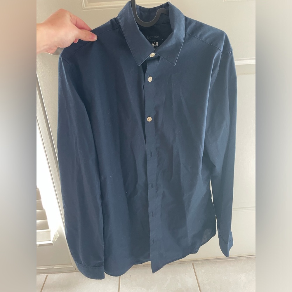 H&M men’s navy blue “easy iron” slim fit button up